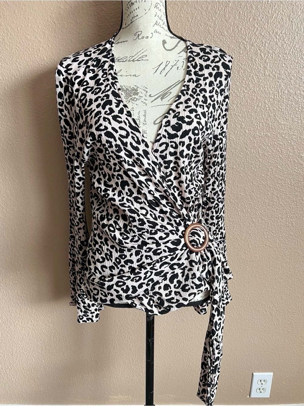 Lulus Women Animal Print Leopard Wrap V-Neck Crinkle Bell Sleeves Sexy Blouse L
